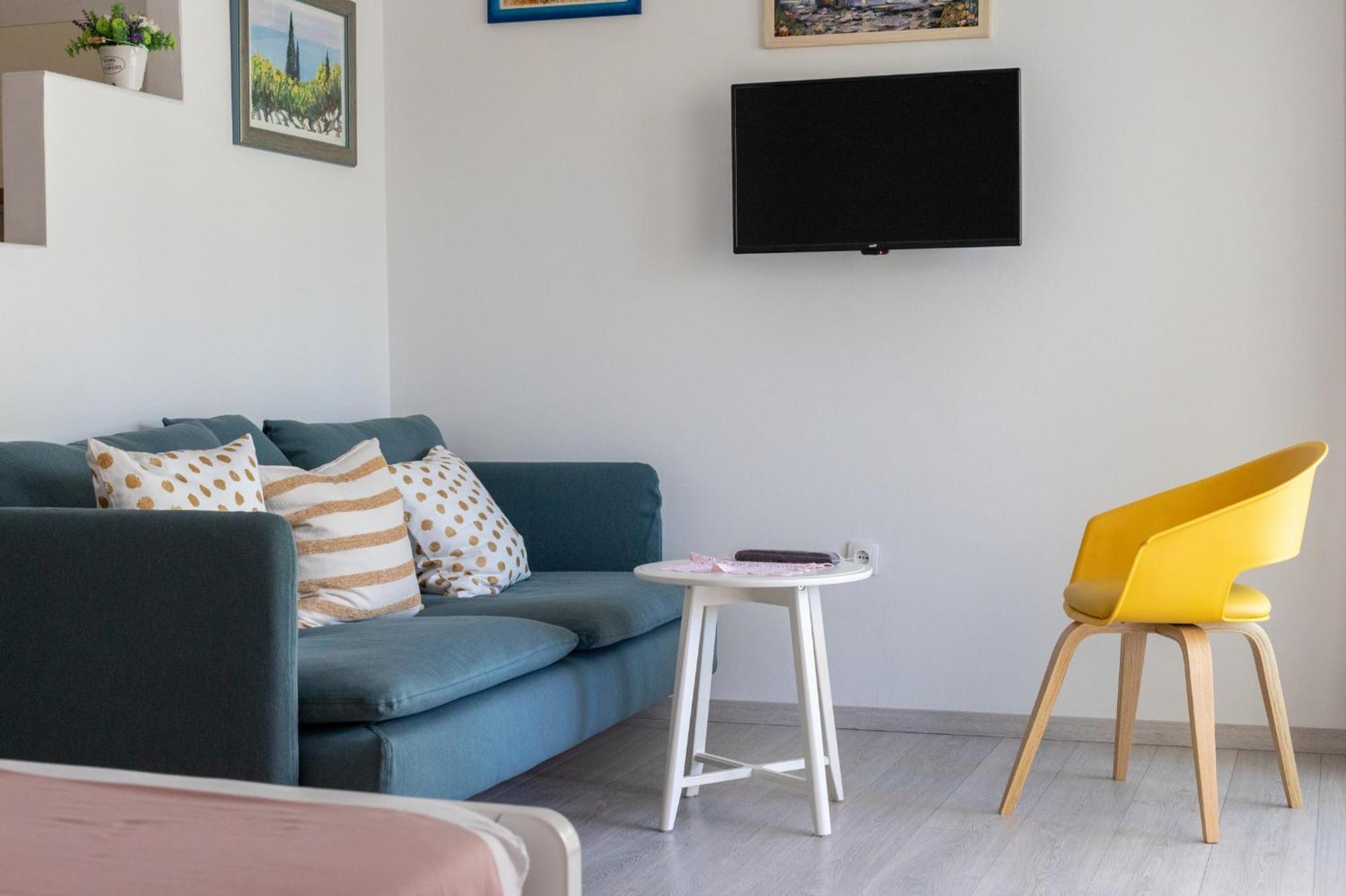 Miandmi Apartment