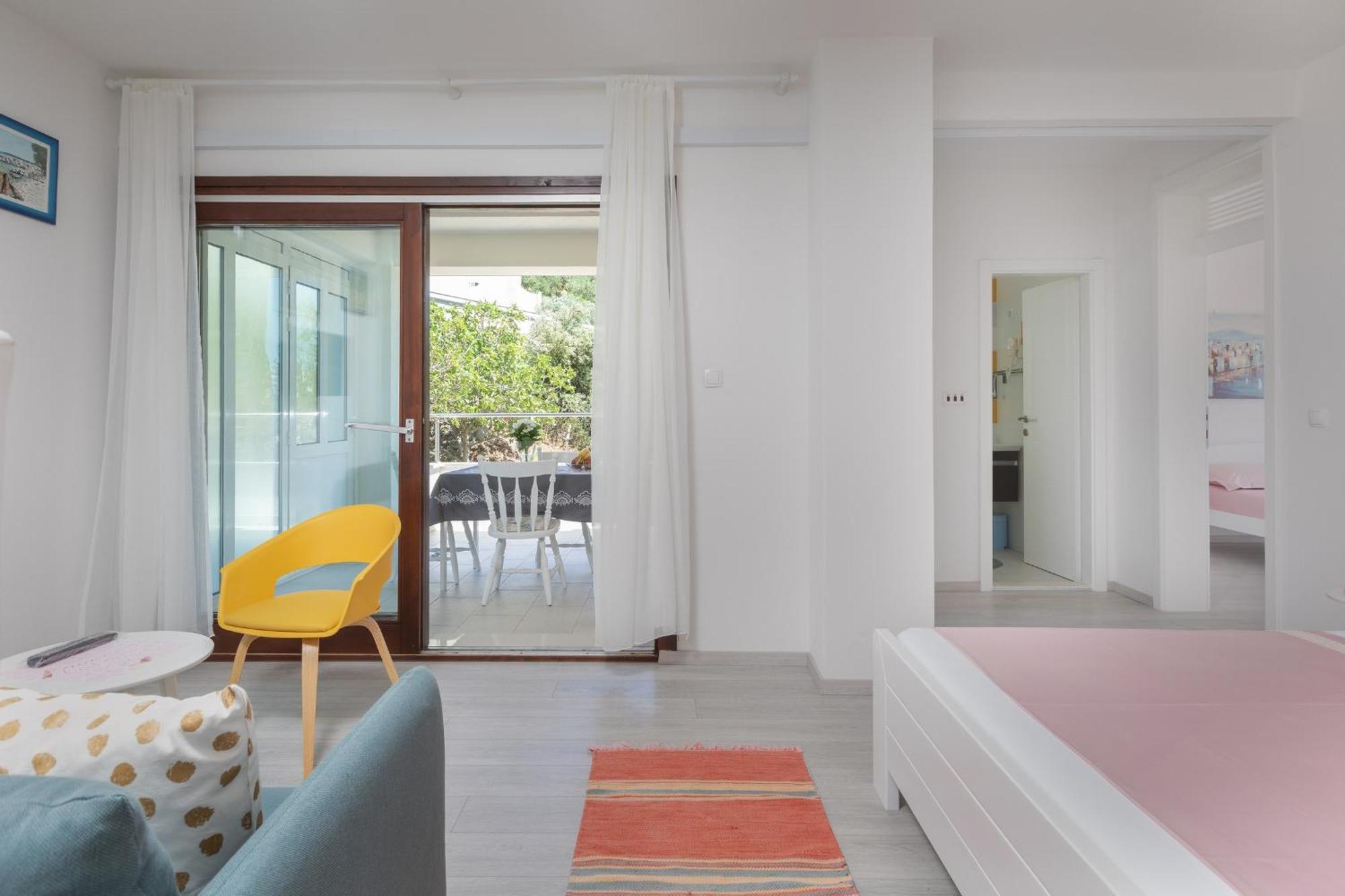Miandmi Apartment