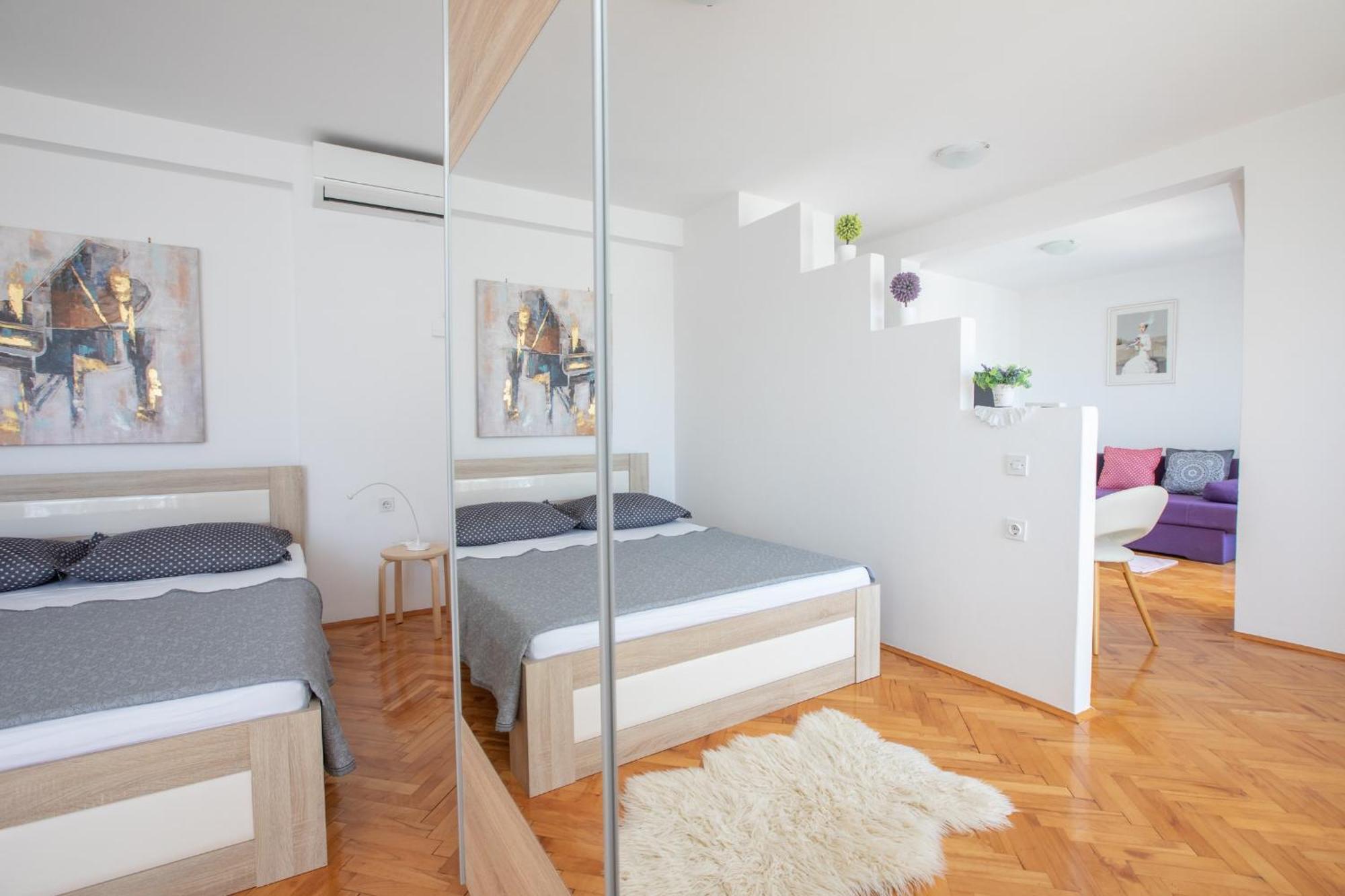 Miandmi Apartment *