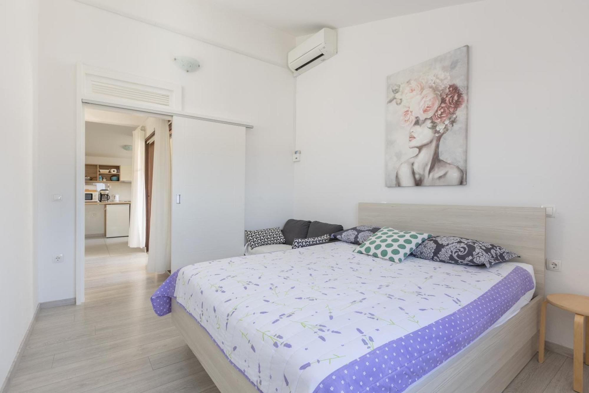 Miandmi Apartment *